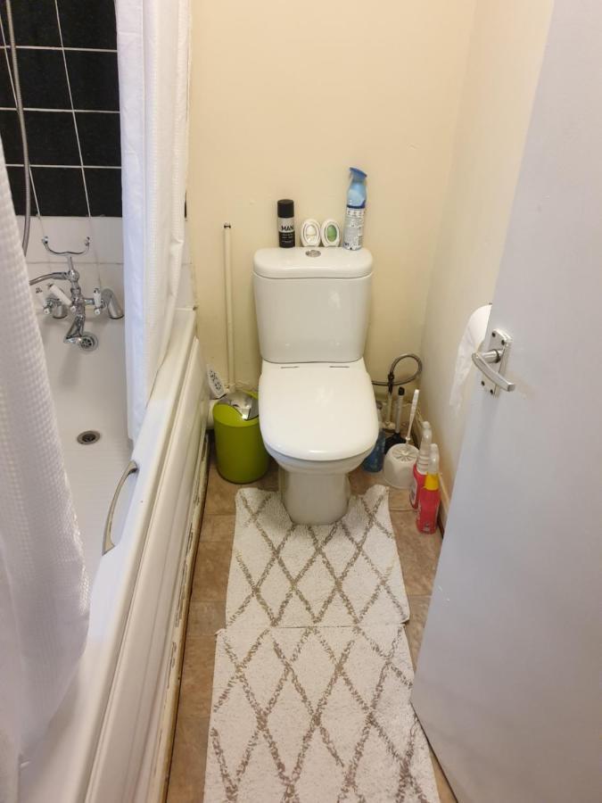 Splendid 4Bedrooms Shared Home Манчестър Екстериор снимка