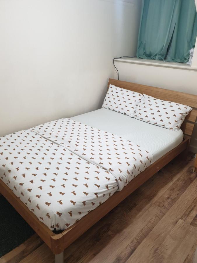 Splendid 4Bedrooms Shared Home Манчестър Екстериор снимка